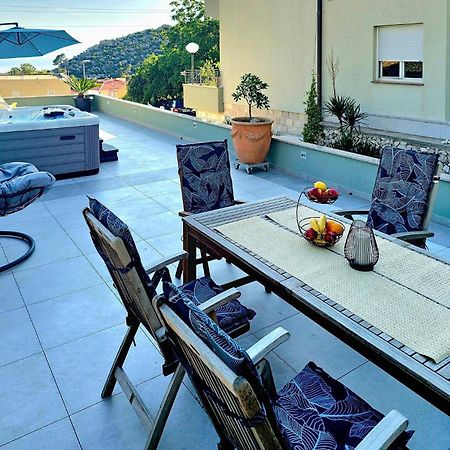 Amazing Apartment In Makarska With House Sea View Esterno foto