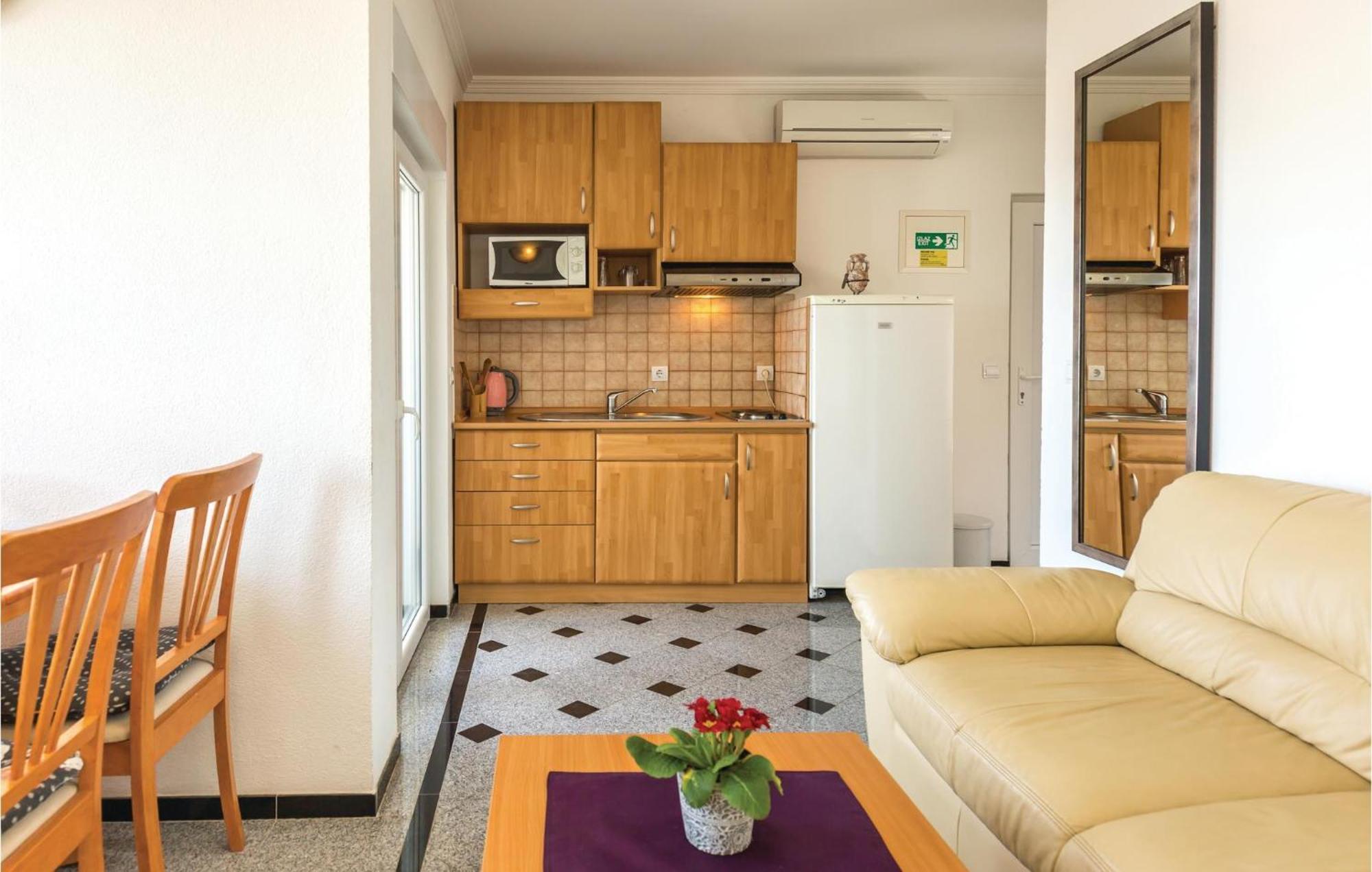 Amazing Apartment In Makarska With House Sea View Esterno foto