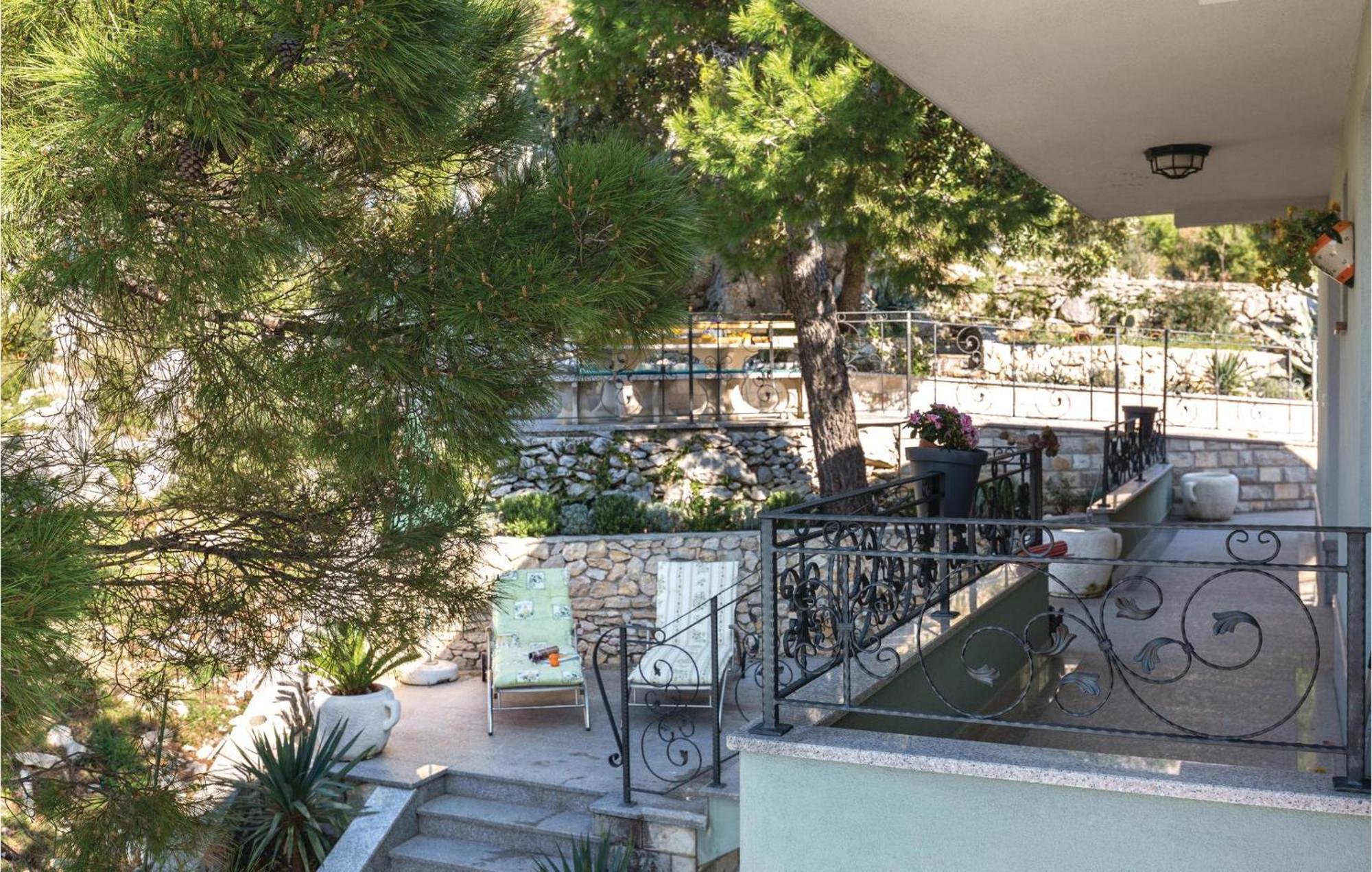 Amazing Apartment In Makarska With House Sea View Esterno foto