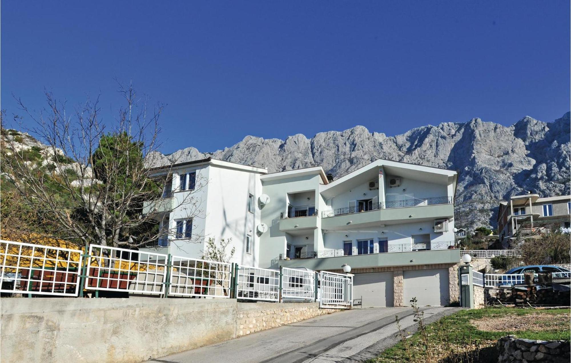 Amazing Apartment In Makarska With House Sea View Esterno foto