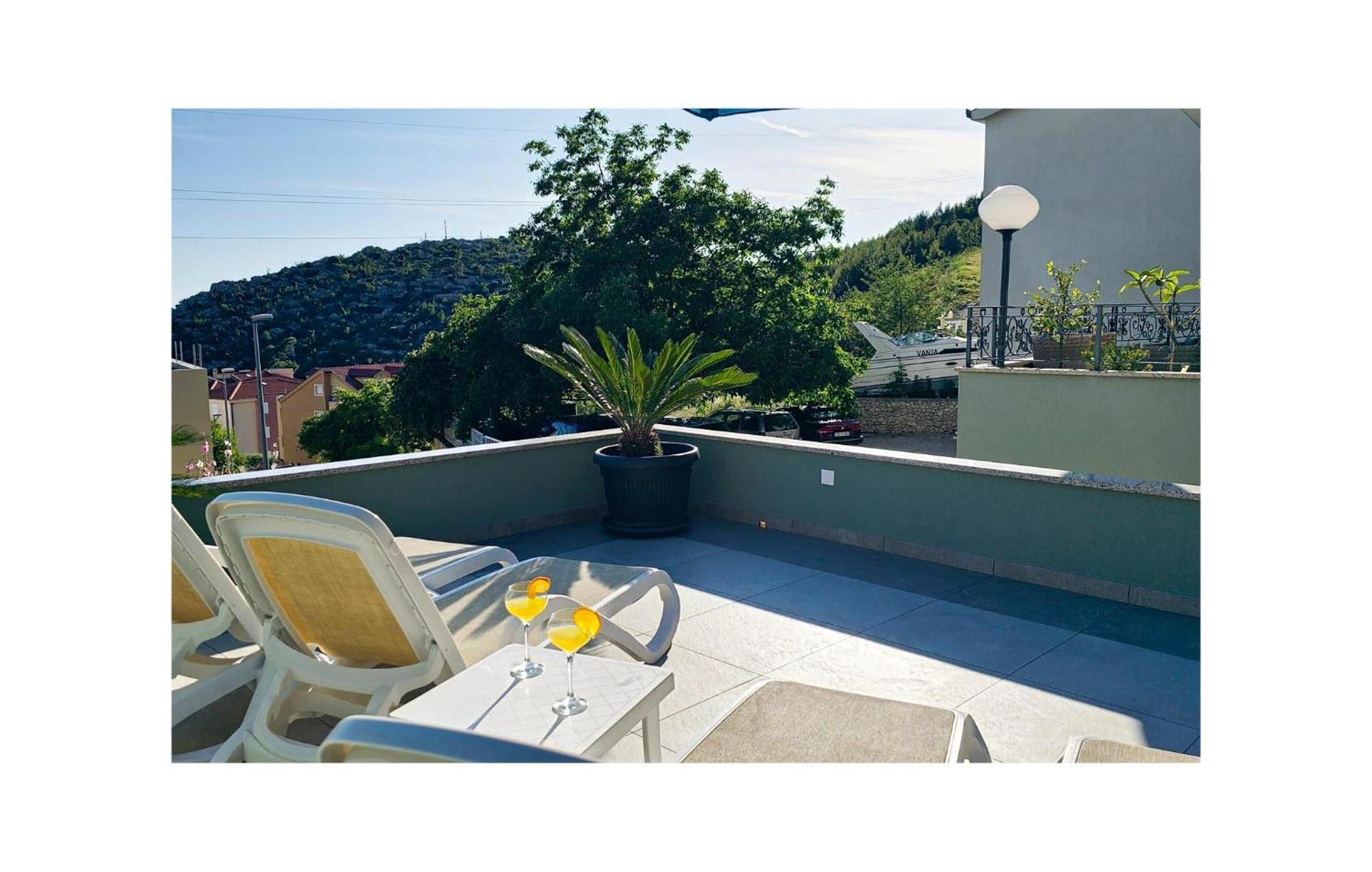 Amazing Apartment In Makarska With House Sea View Esterno foto