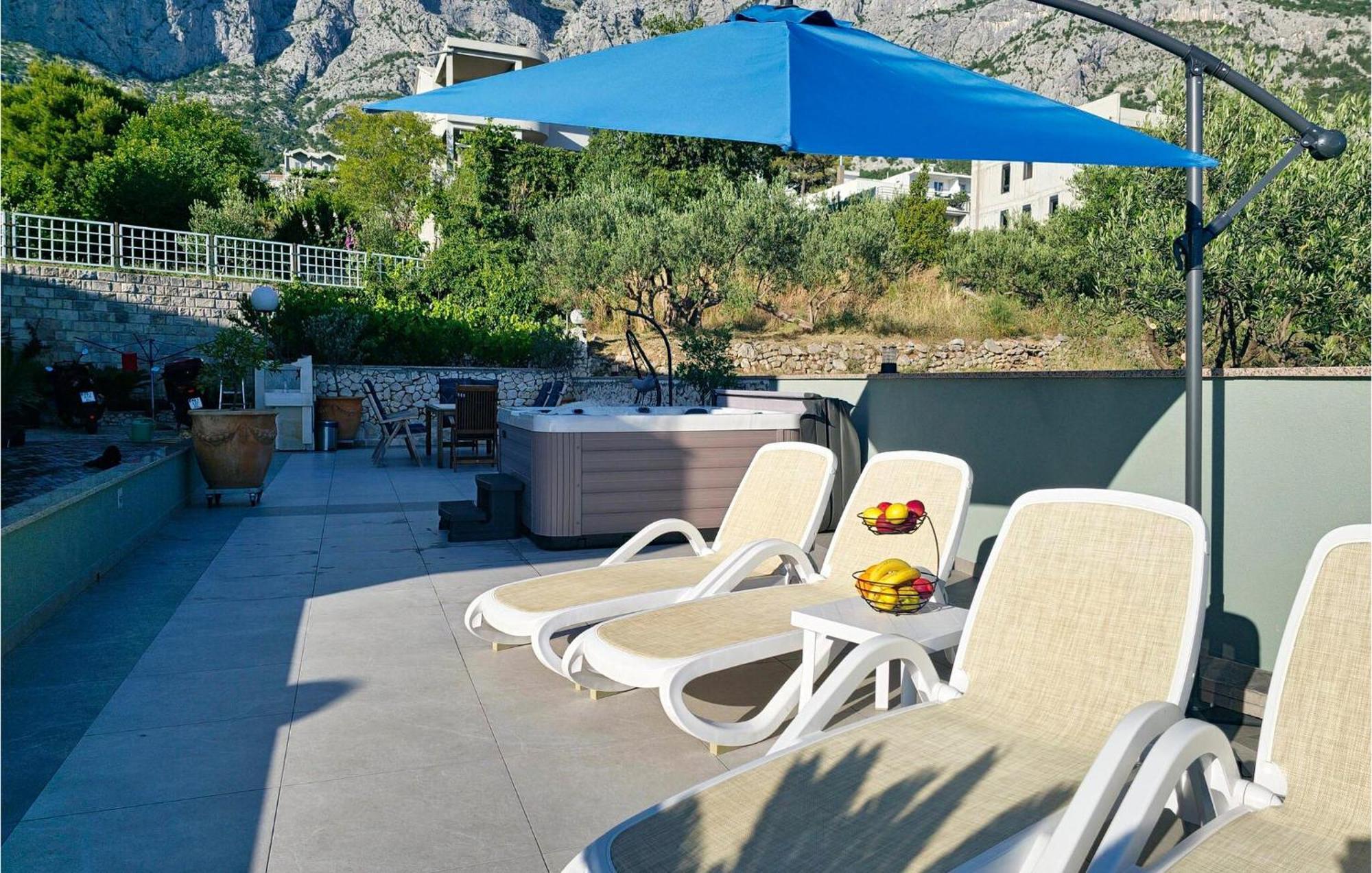 Amazing Apartment In Makarska With House Sea View Esterno foto